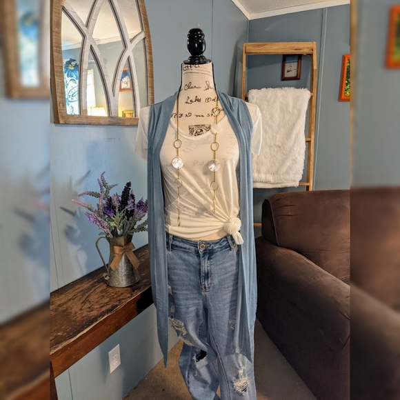 Zenana Outfitters Sleeveless Cardigan - Picture 3 of 6